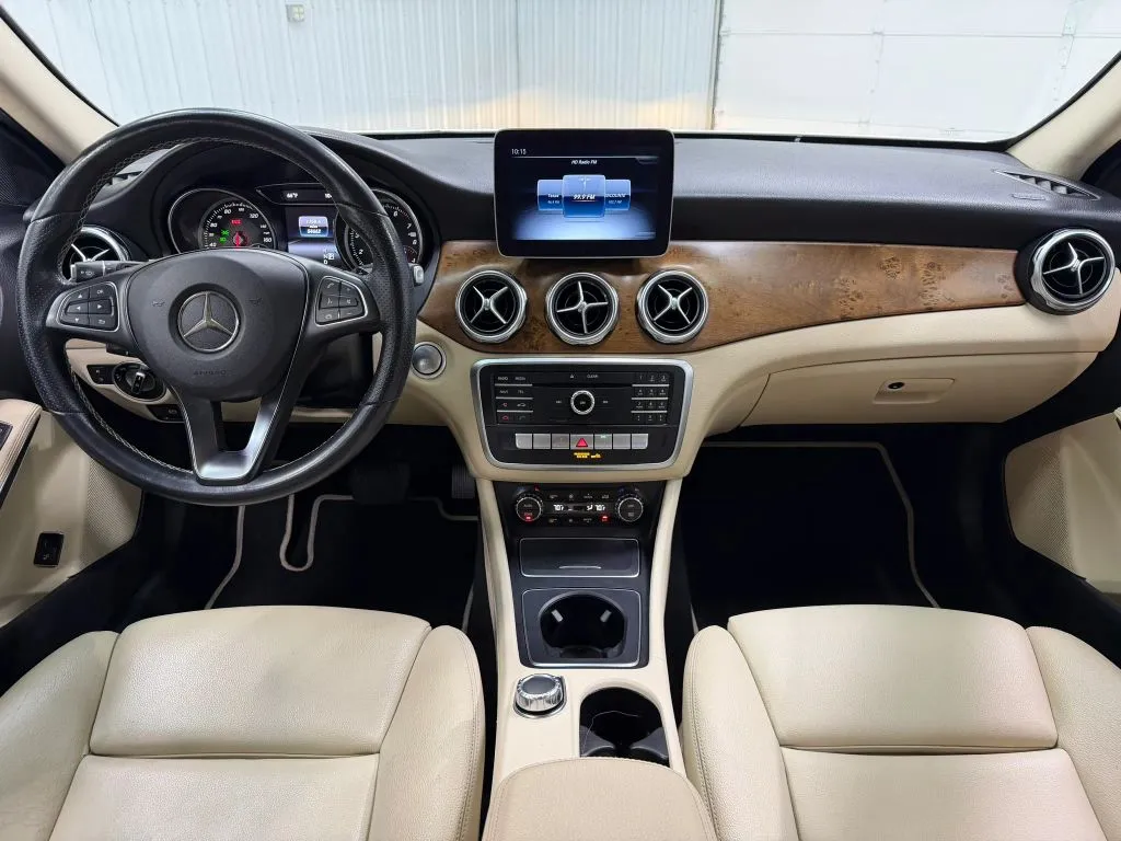Mercedes-Benz GLA photo 13
