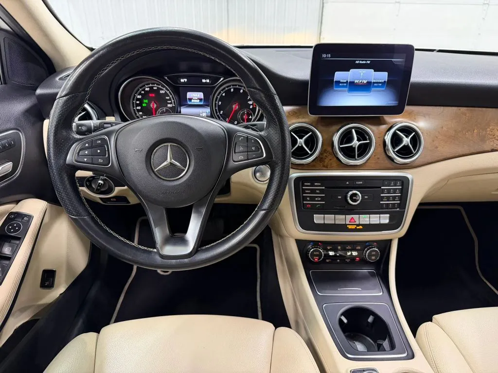 Mercedes-Benz GLA photo 19
