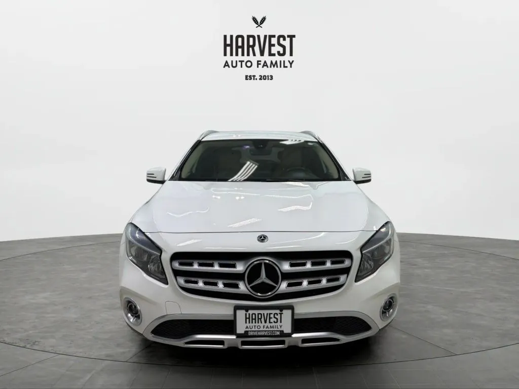 Mercedes-Benz GLA photo 11