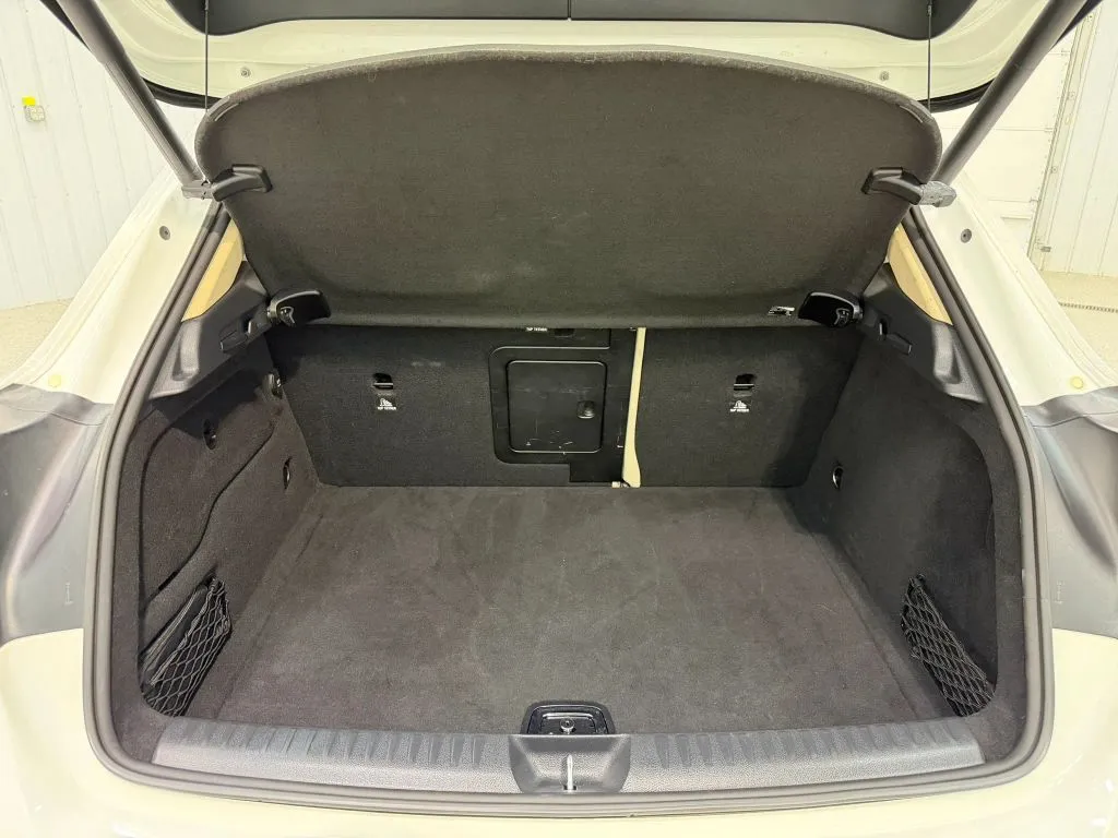 Mercedes-Benz GLA photo 17