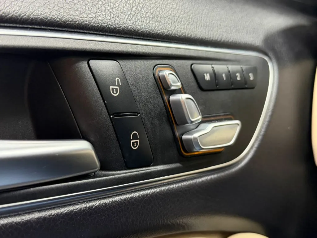 Mercedes-Benz GLA photo 27