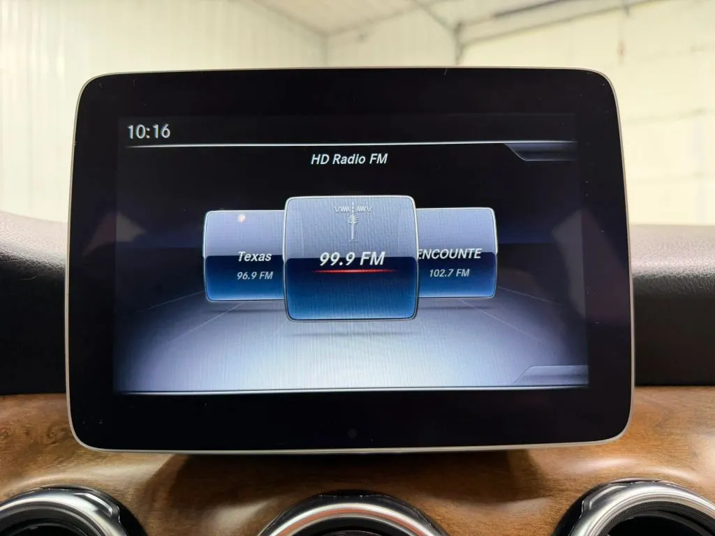 Mercedes-Benz GLA photo 23