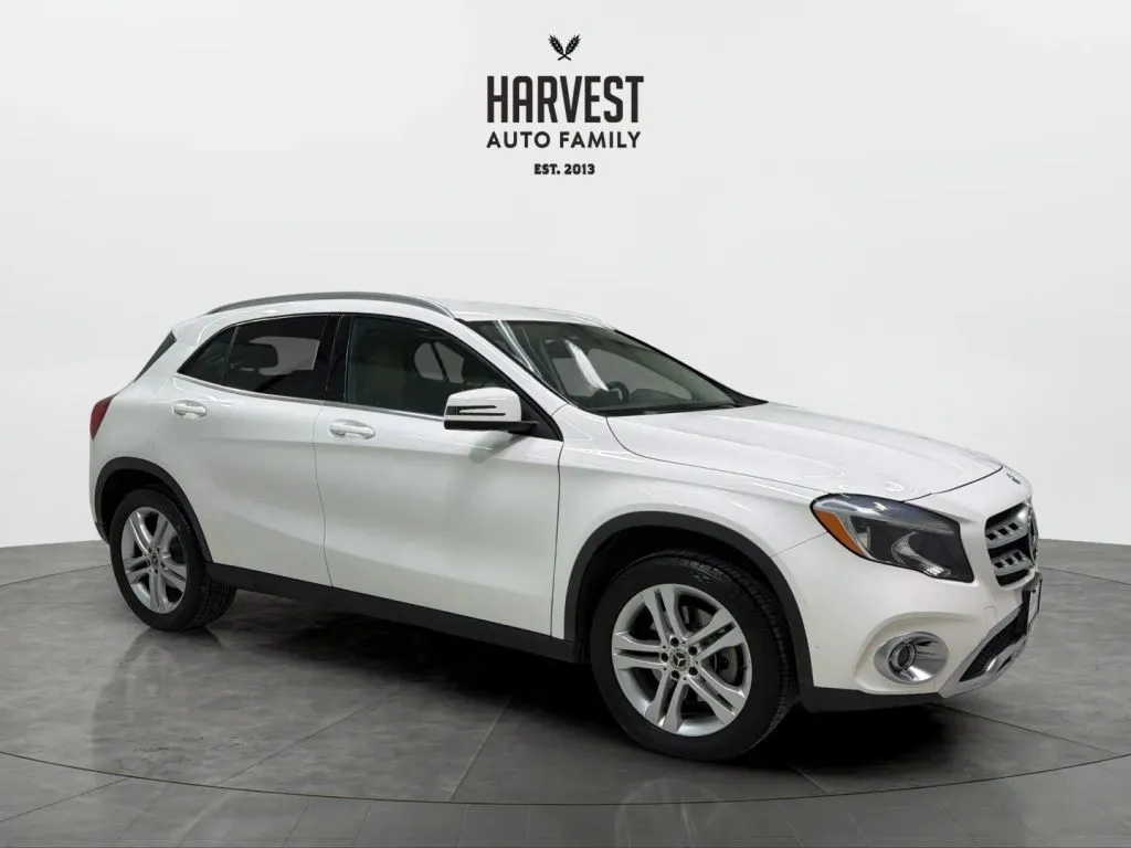 Mercedes-Benz GLA photo 9