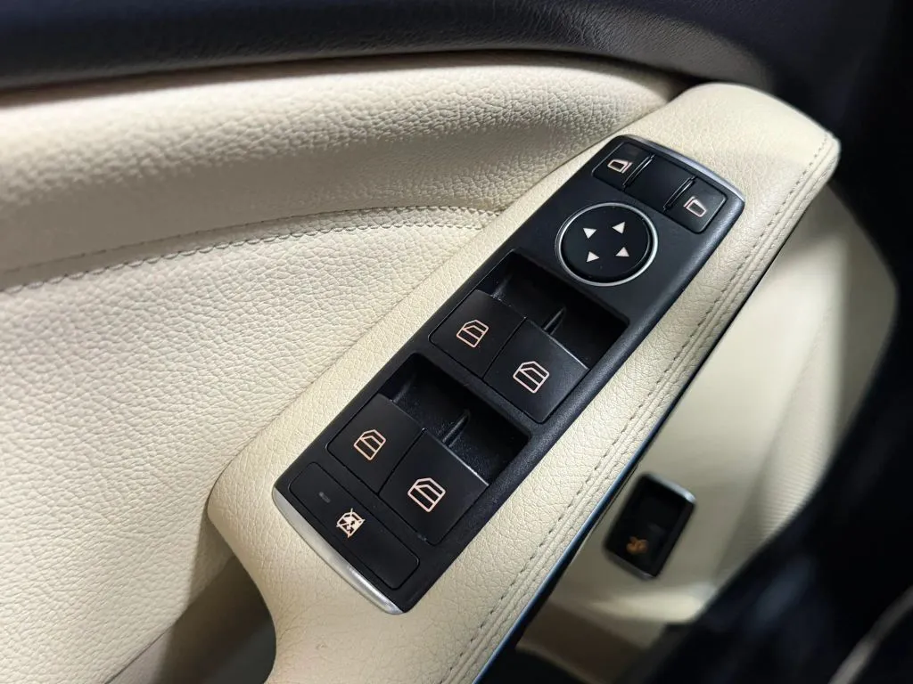 Mercedes-Benz GLA photo 26