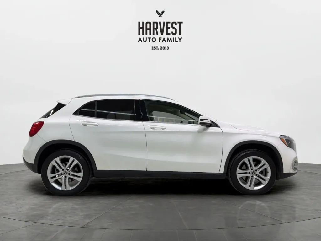 Mercedes-Benz GLA photo 8