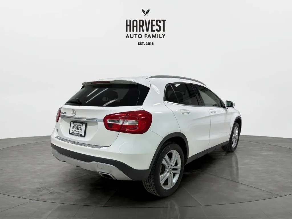 Mercedes-Benz GLA photo 6