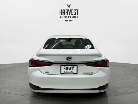 More photos of 2021 Lexus ES 300h Sedan 4D at Harvest Auto Family, NE