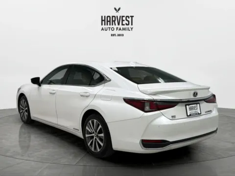 More photos of 2021 Lexus ES 300h Sedan 4D at Harvest Auto Family, NE