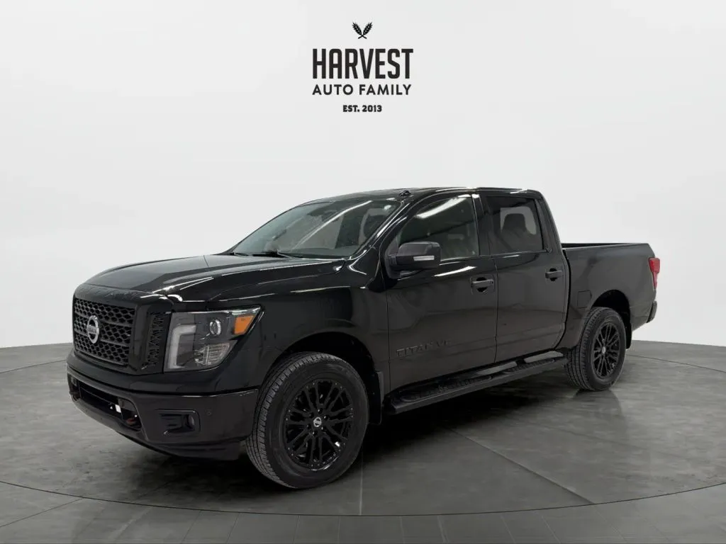 2018 Nissan Titan SL 4X4 Crew Cab's photo