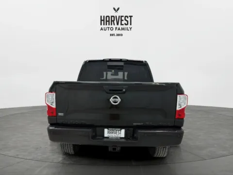 More photos of 2018 Nissan Titan Crew Cab SL Pickup 4D 5 1/2 ft at Harvest Auto Family, NE