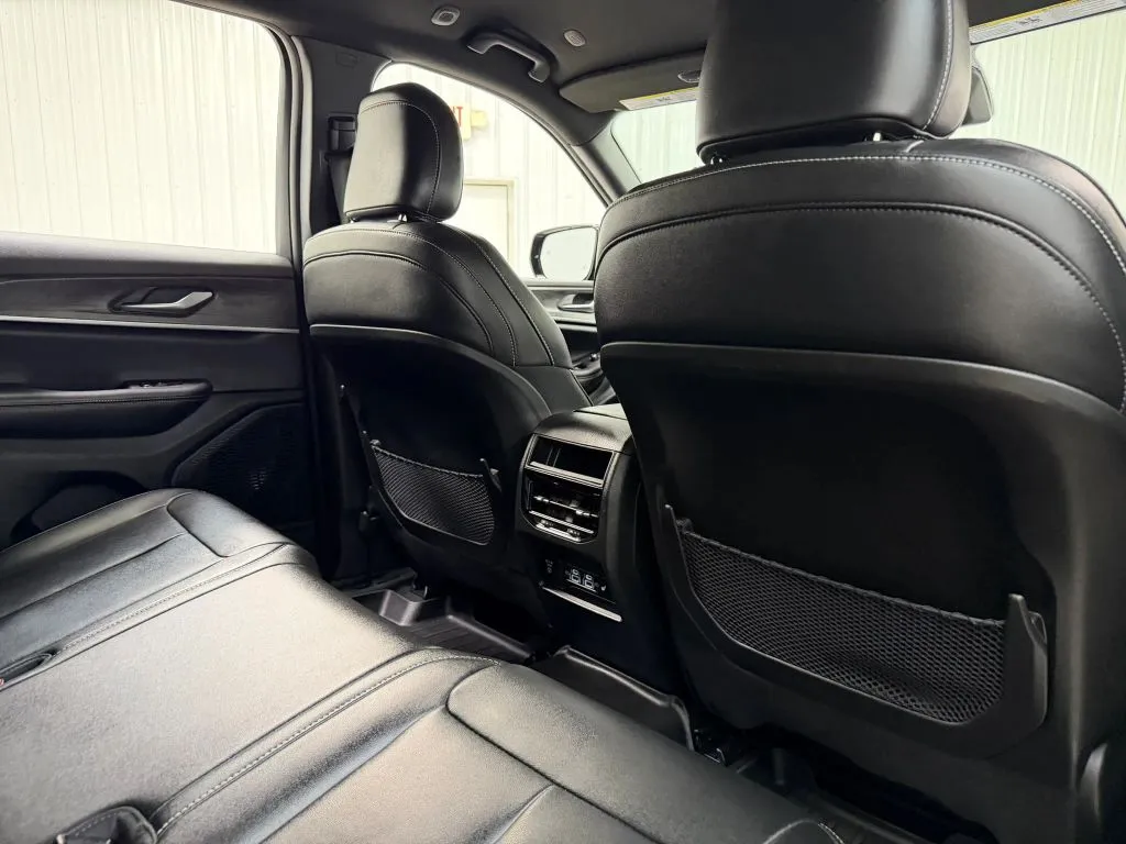 Jeep Grand Cherokee photo 18