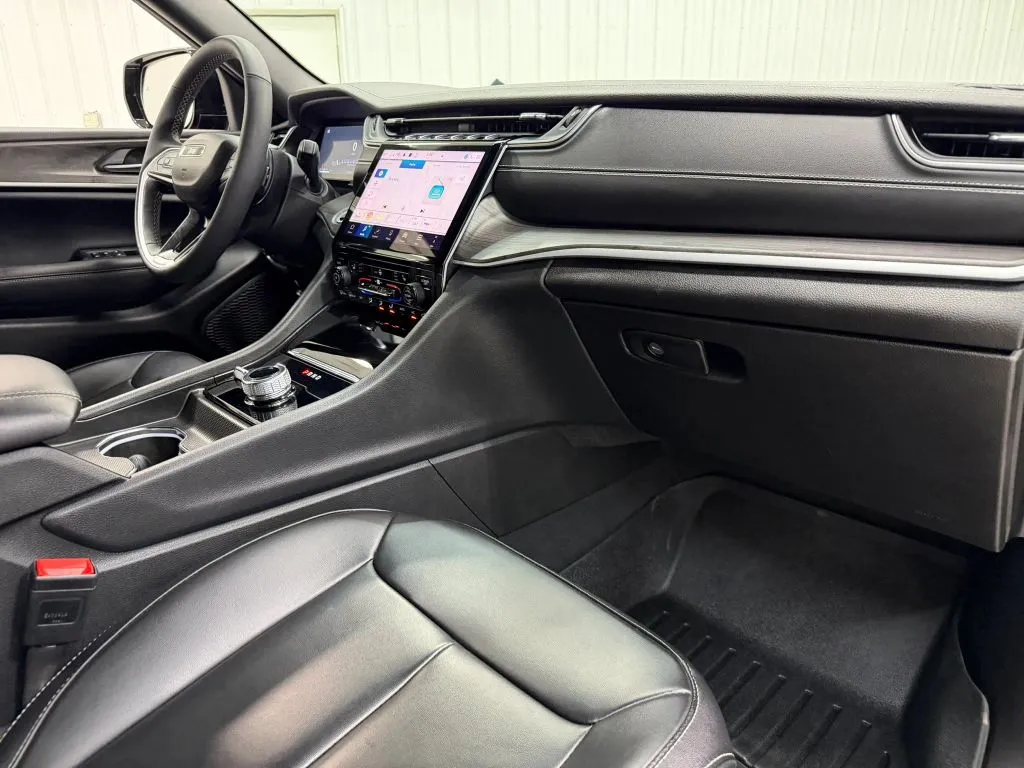 Jeep Grand Cherokee photo 14