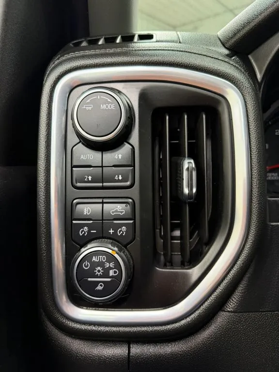 Chevrolet 3500HD photo 25