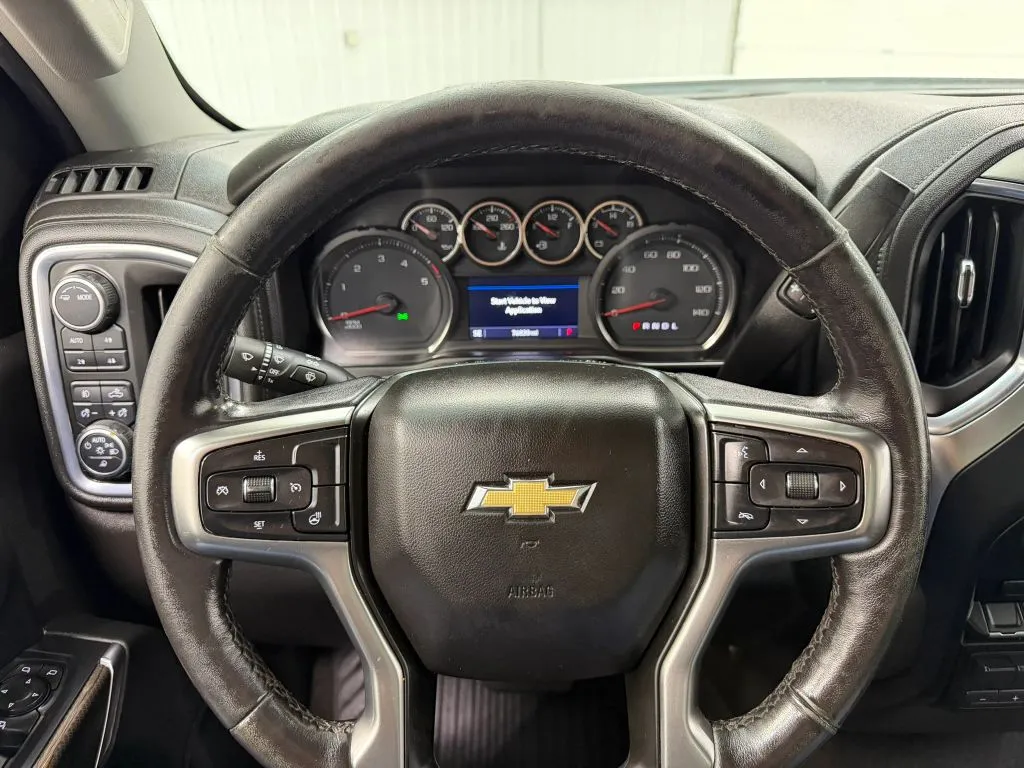 Chevrolet 3500HD photo 18