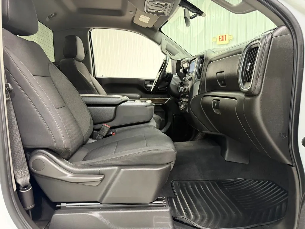Chevrolet 3500HD photo 15