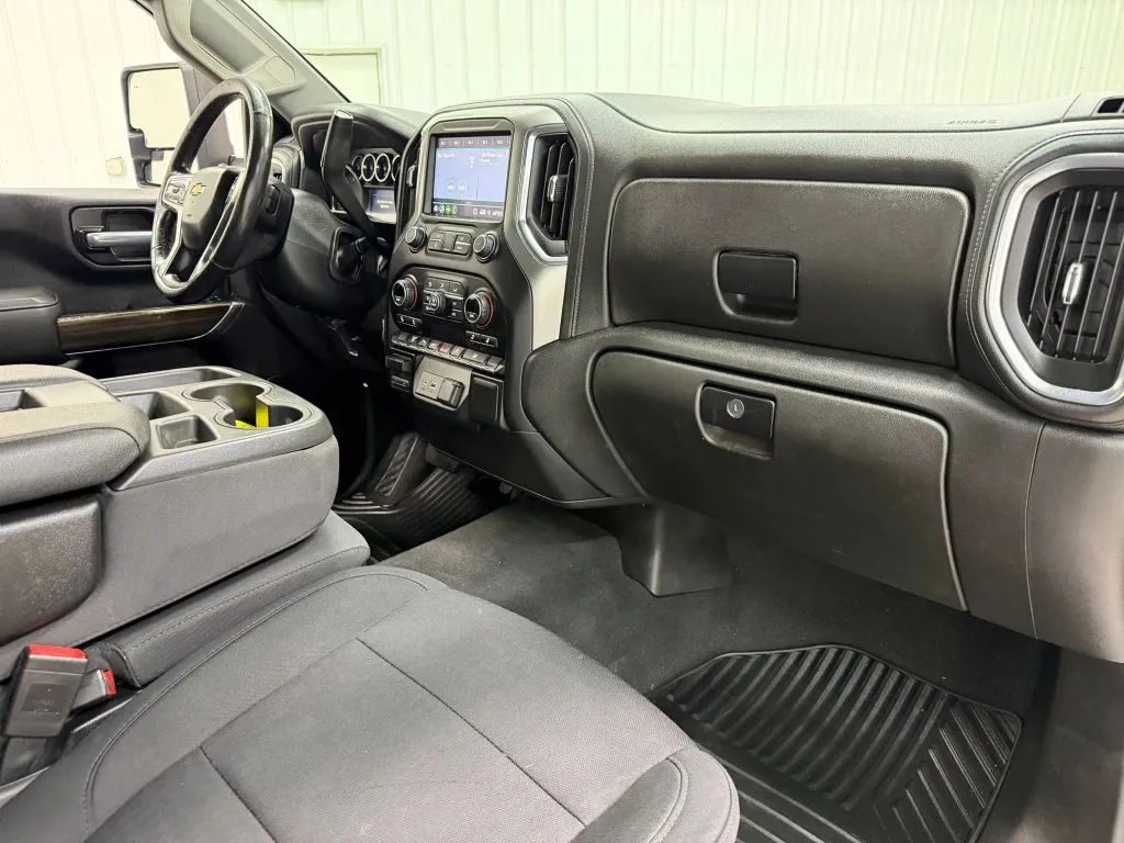 Chevrolet 3500HD photo 13