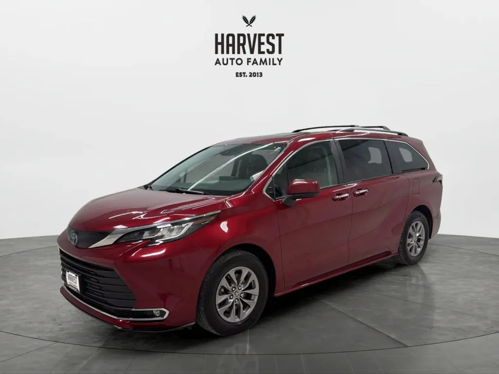 2023 Toyota Sienna XLE 7-Passenger Hybrid AWD's photo