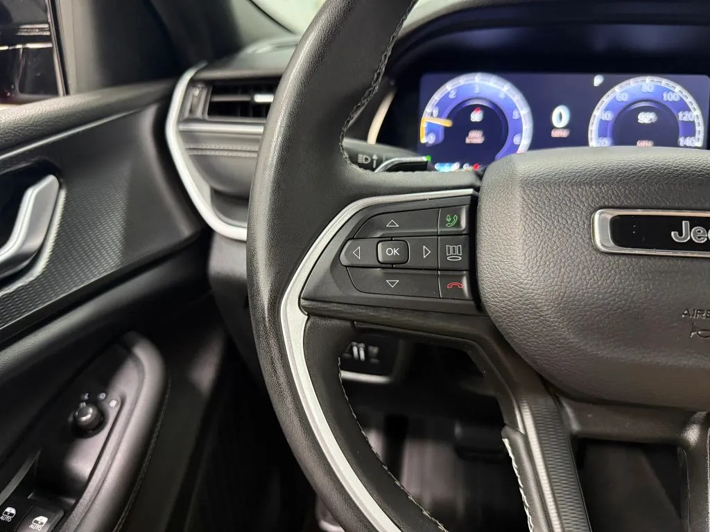 Jeep Grand Cherokee L photo 32