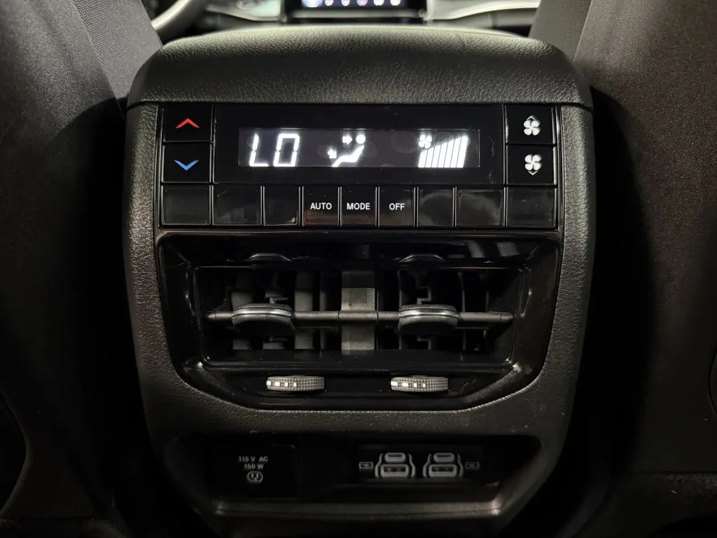 Jeep Grand Cherokee L photo 21