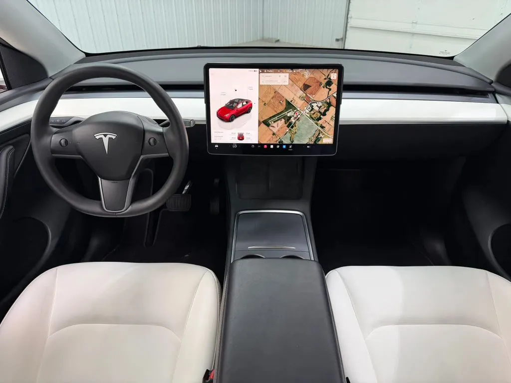 Tesla Model Y photo 13