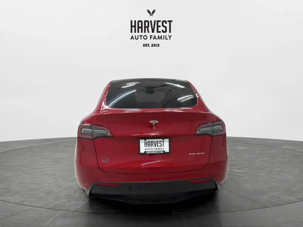 Tesla Model Y photo 5
