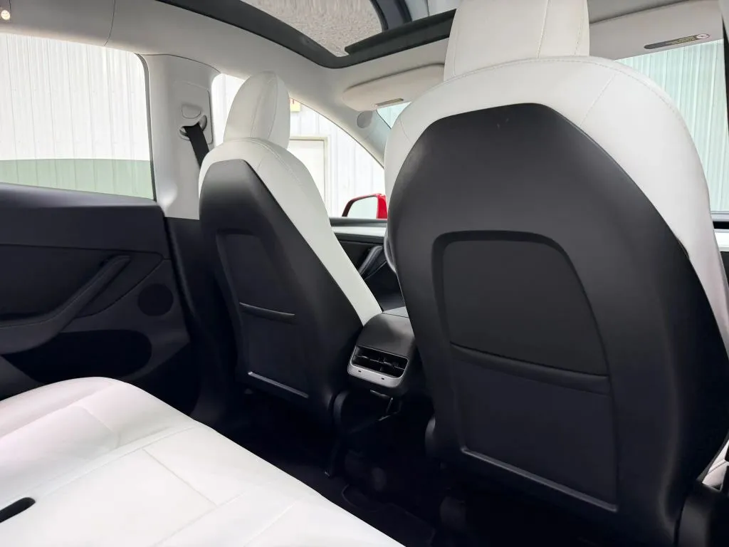 Tesla Model Y photo 18