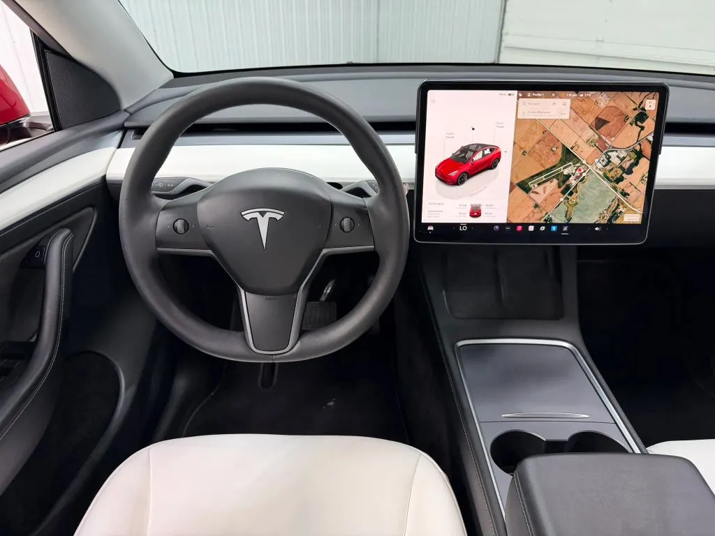 Tesla Model Y photo 19