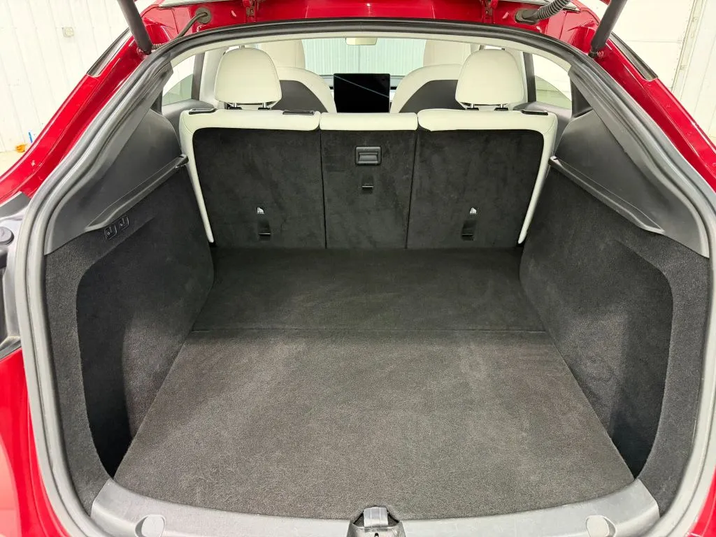 Tesla Model Y photo 17