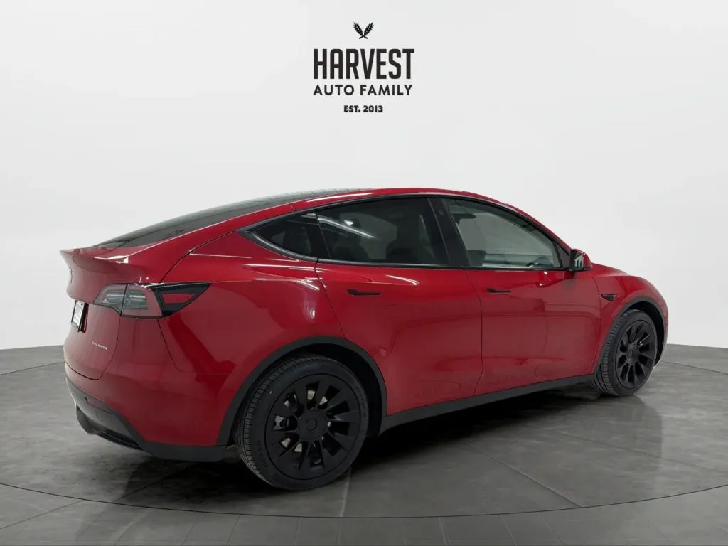 Tesla Model Y photo 7