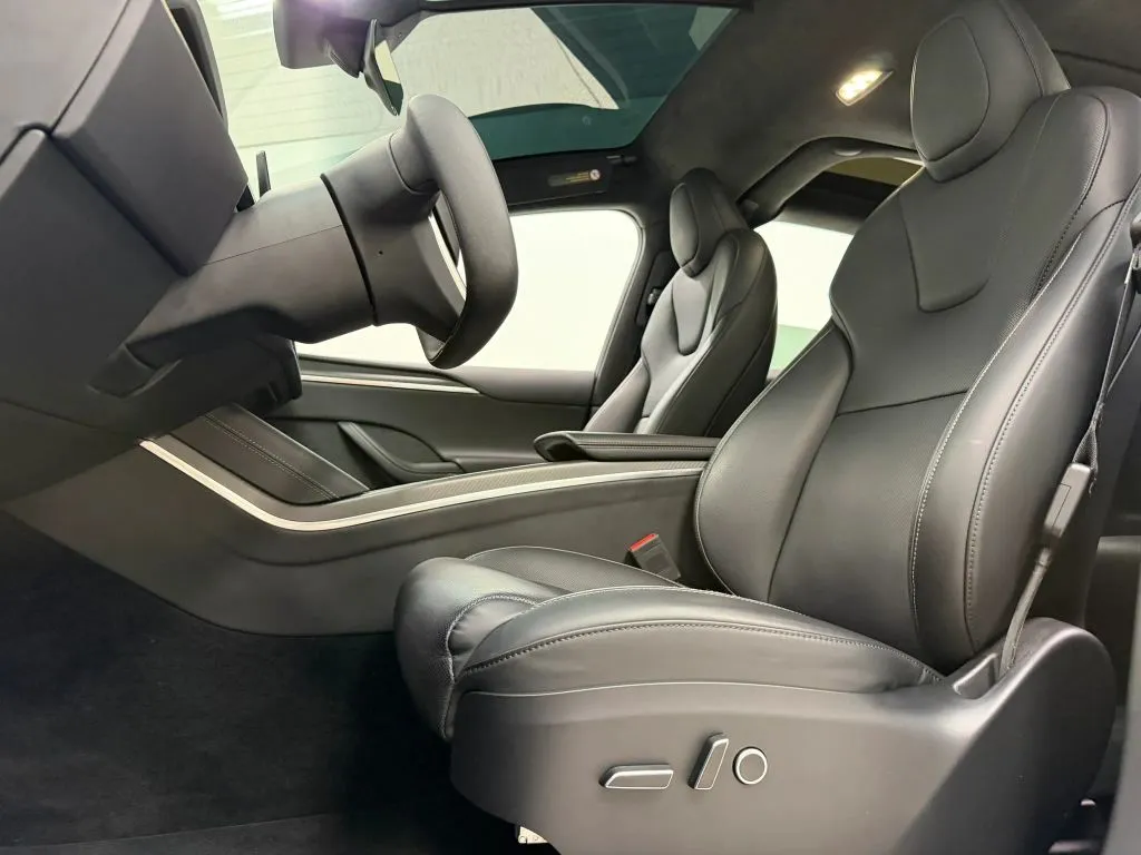 Tesla Model X photo 15