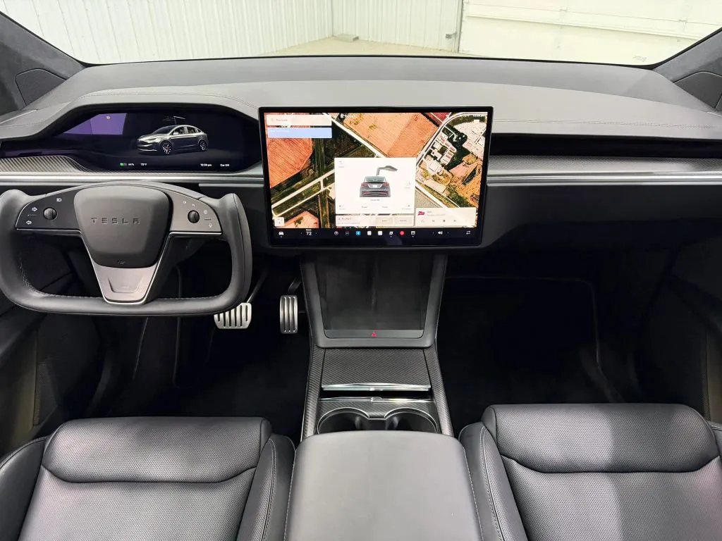Tesla Model X photo 13