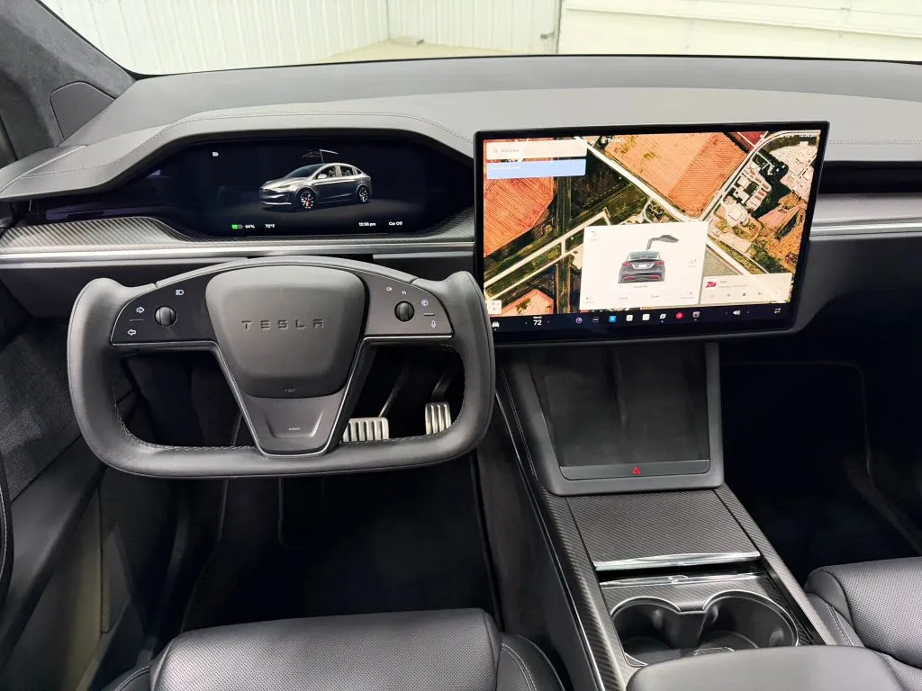 Tesla Model X photo 26