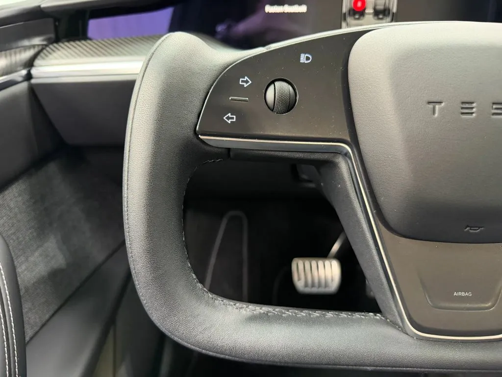 Tesla Model X photo 34