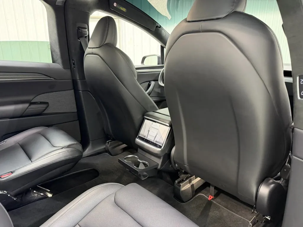 Tesla Model X photo 21