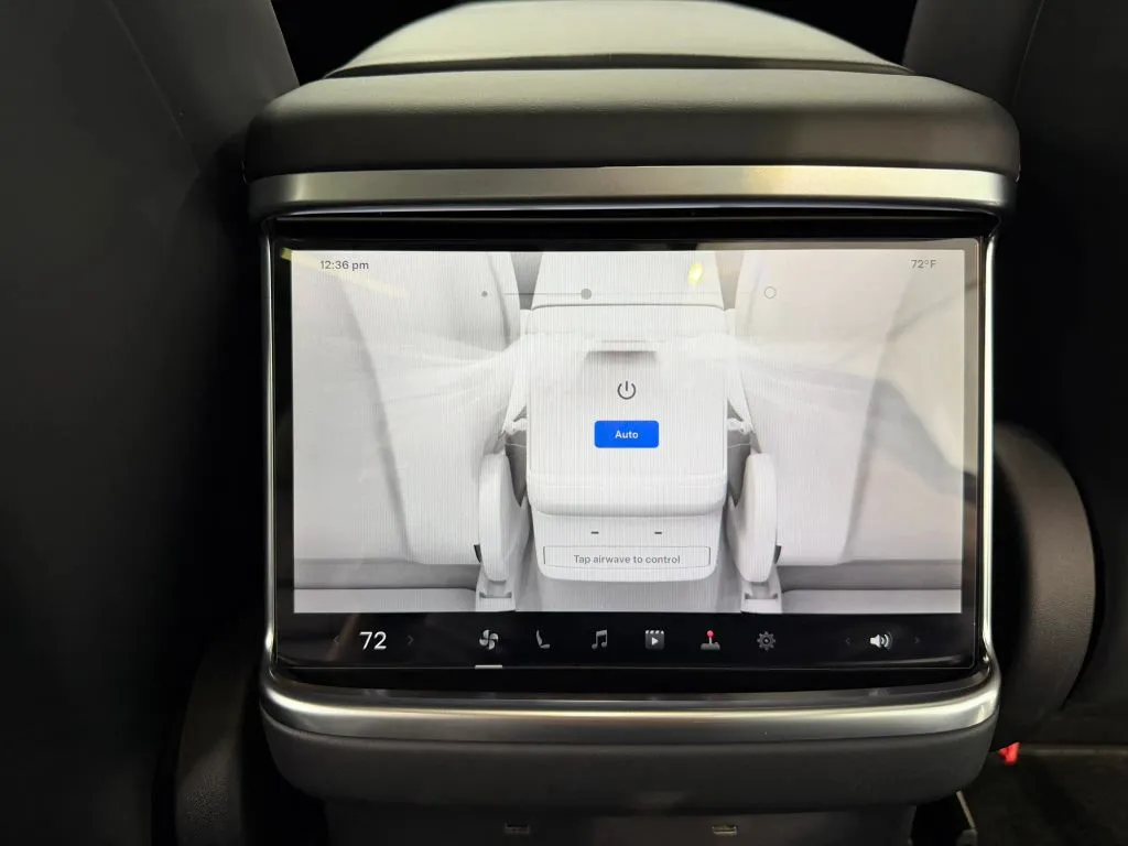 Tesla Model X photo 25