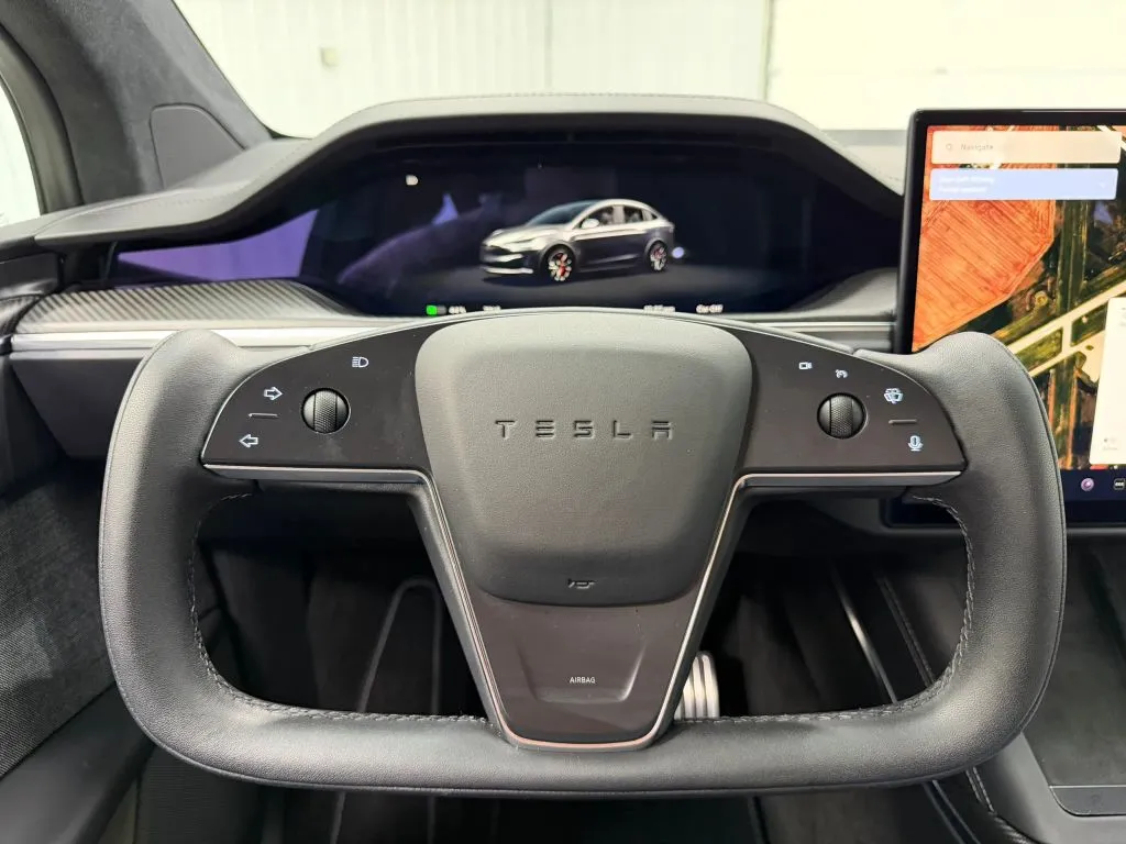 Tesla Model X photo 27