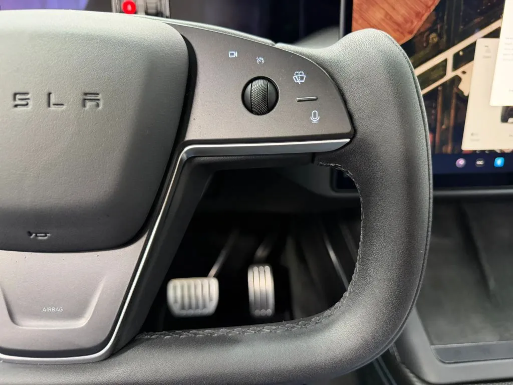 Tesla Model X photo 35