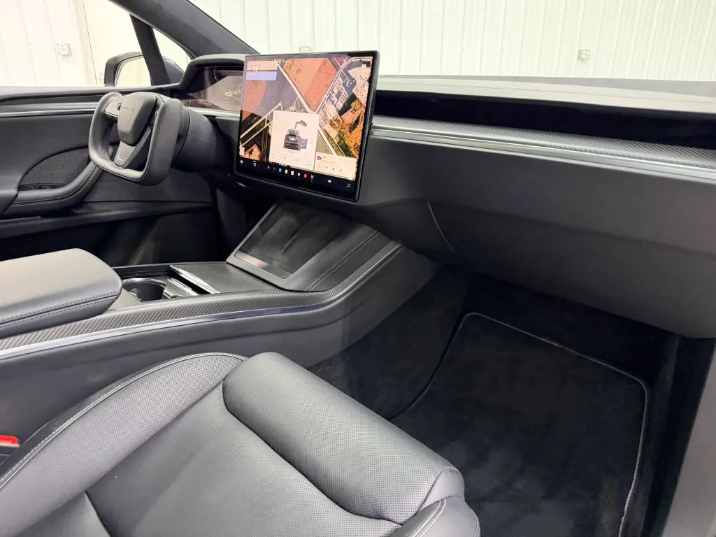 Tesla Model X photo 14
