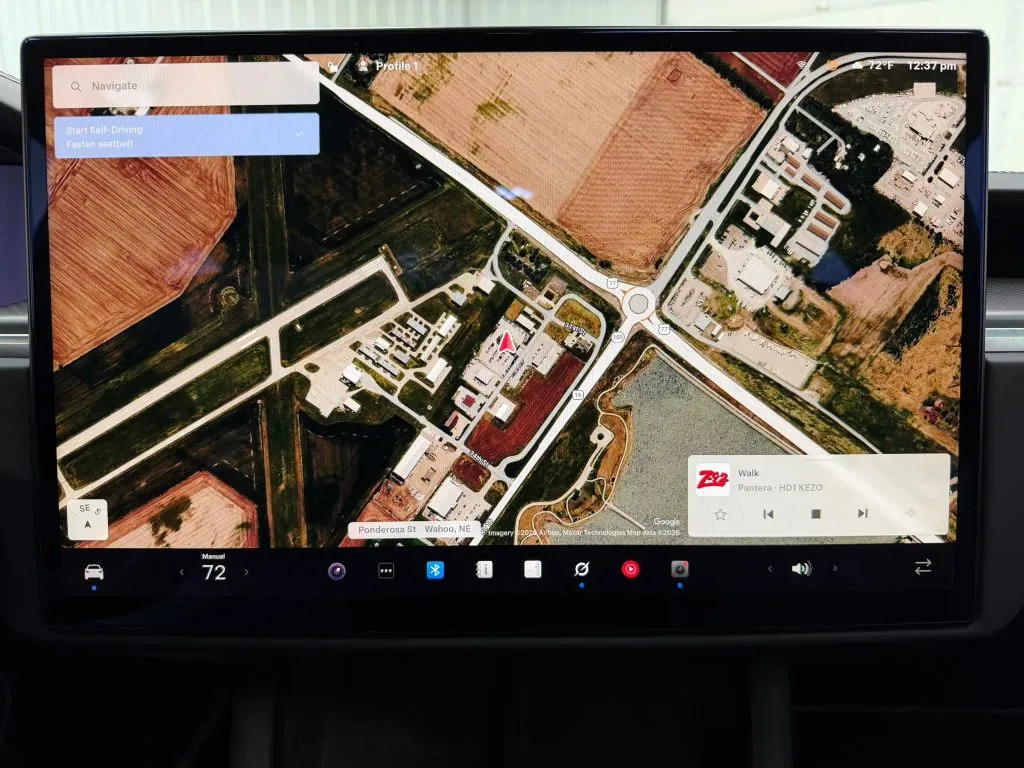 Tesla Model X photo 29