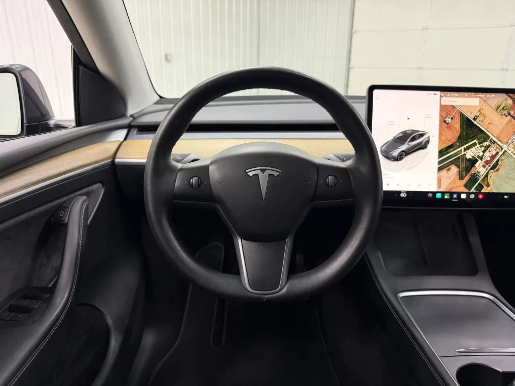 Tesla Model Y photo 19