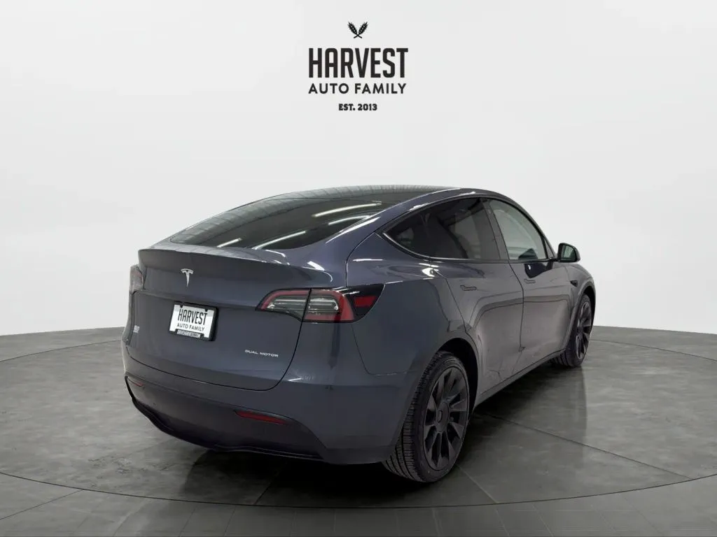 Tesla Model Y photo 6