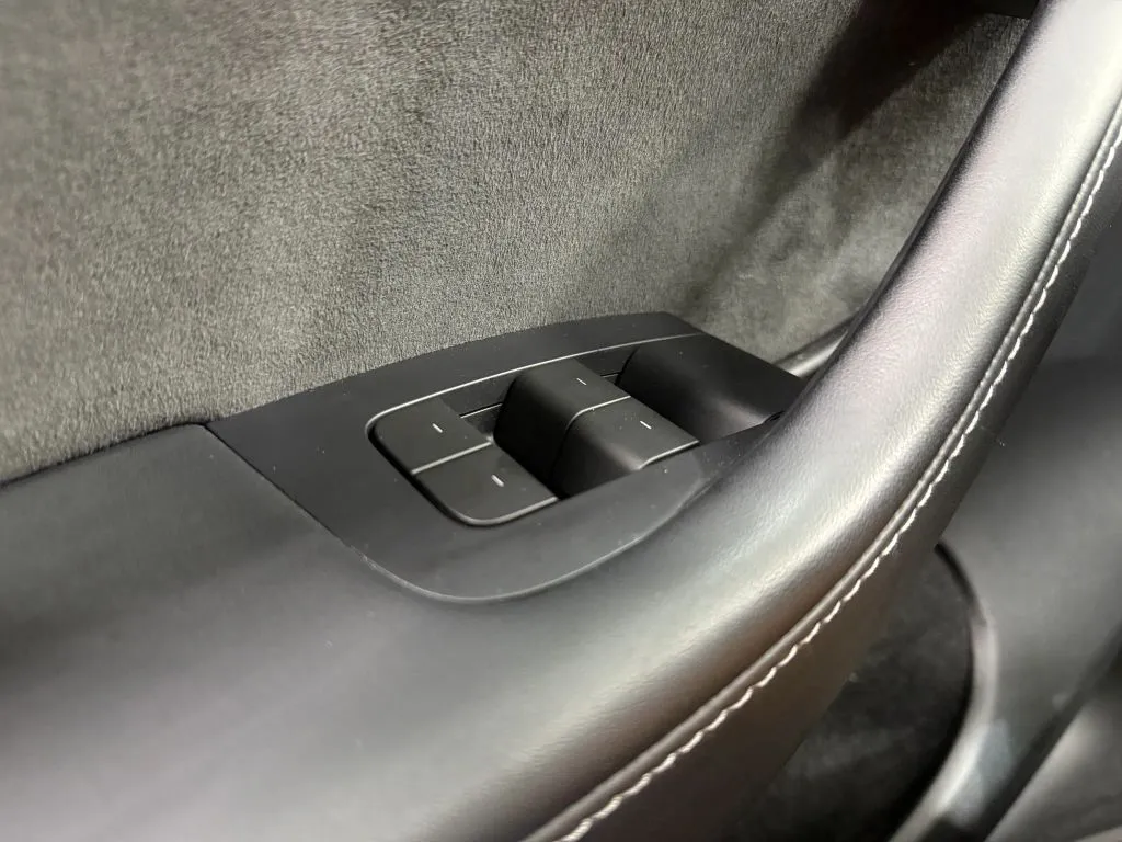 Tesla Model Y photo 25