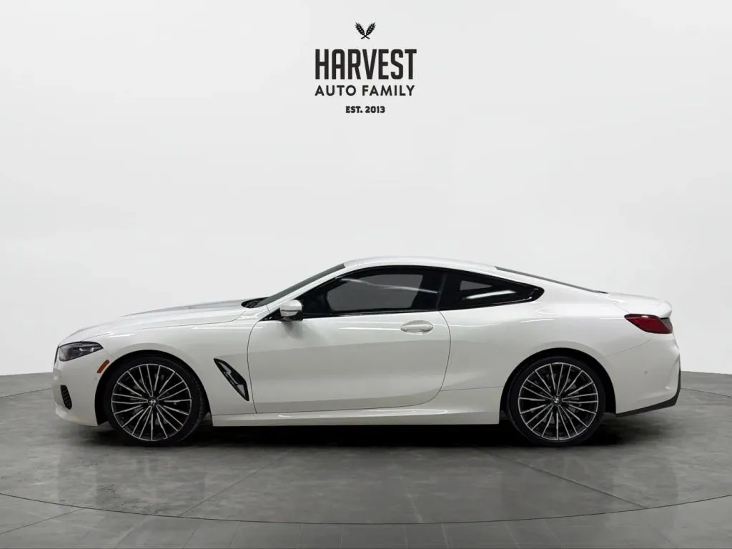 BMW 8 Series photo 2