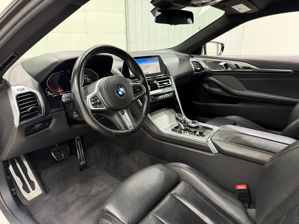 BMW 8 Series photo 12
