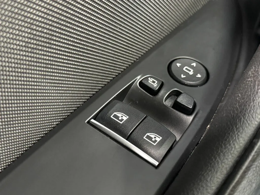BMW 8 Series photo 38