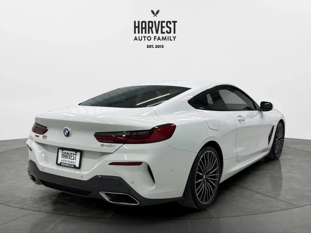 BMW 8 Series photo 6