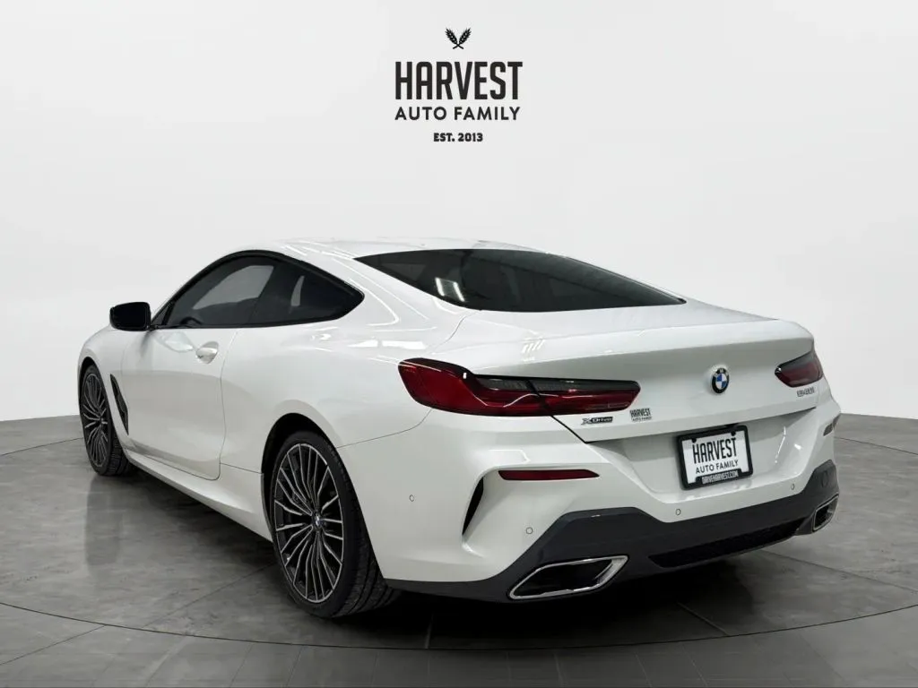 BMW 8 Series photo 4