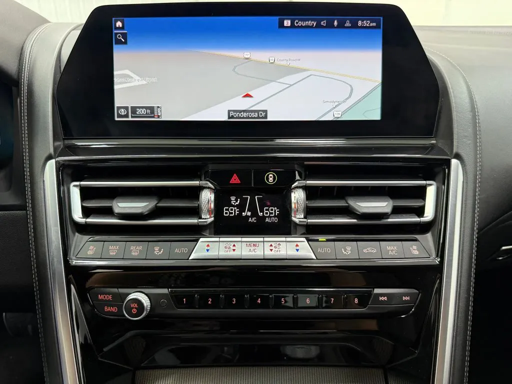 BMW 8 Series photo 22
