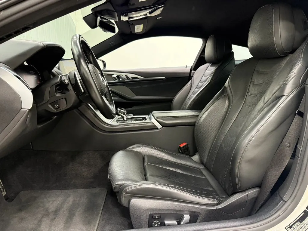 BMW 8 Series photo 15