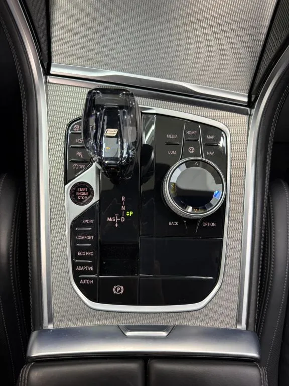 BMW 8 Series photo 39